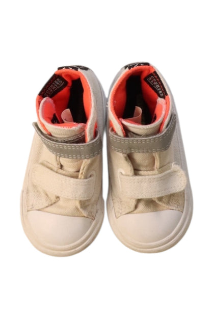 Converse High Top Sneakers EU22